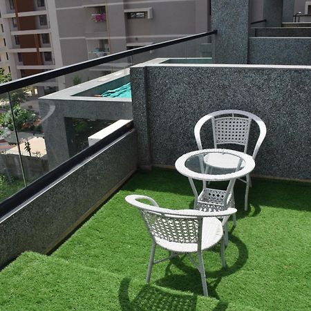 גנדהינאגר Hotel Royal Square מראה חיצוני תמונה