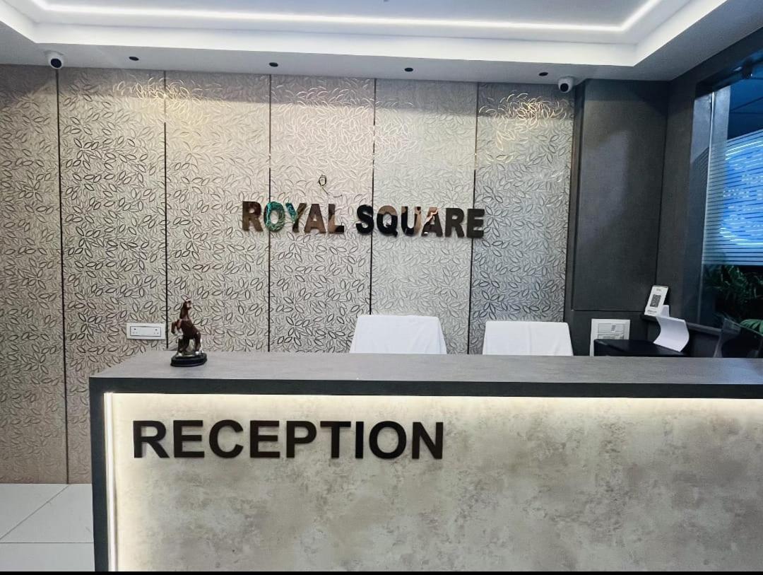גנדהינאגר Hotel Royal Square מראה חיצוני תמונה