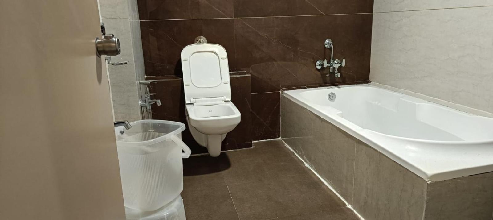 גנדהינאגר Hotel Royal Square מראה חיצוני תמונה