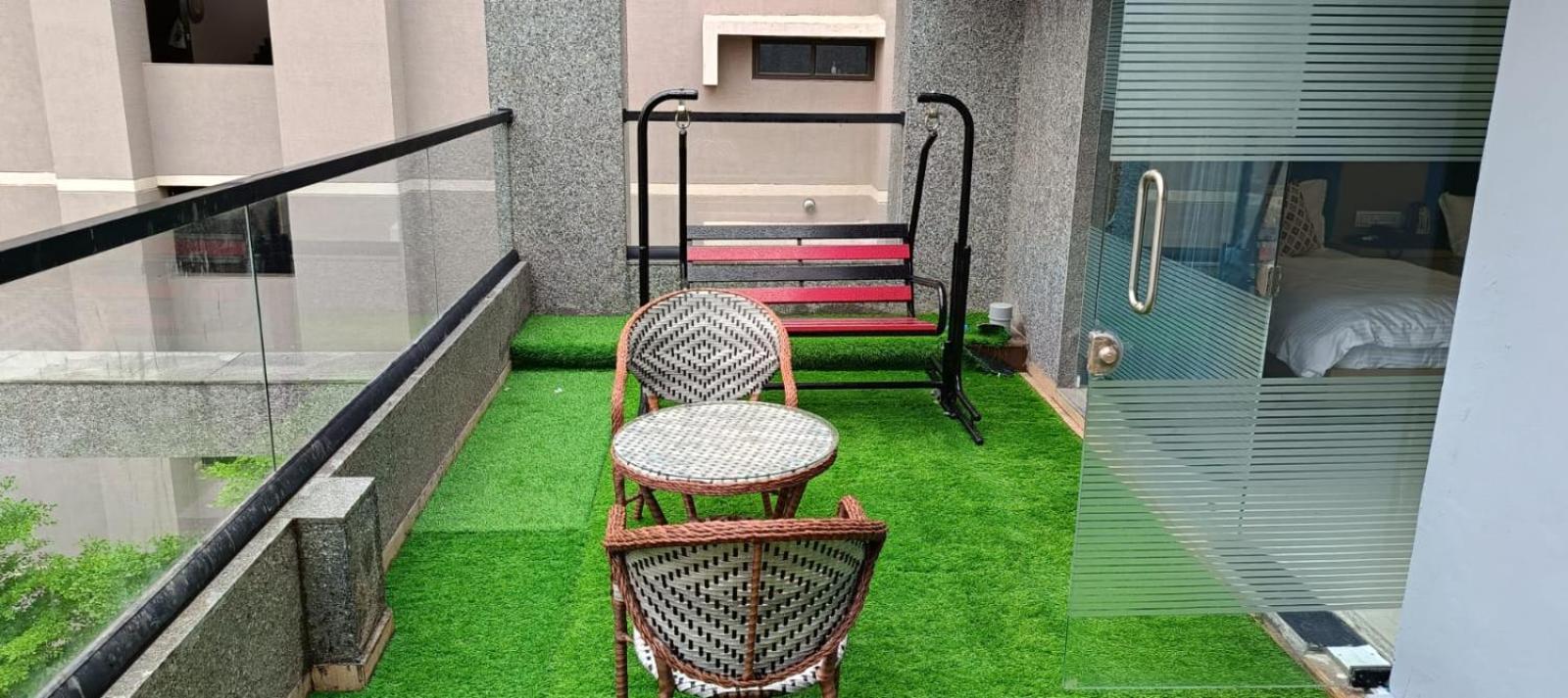 גנדהינאגר Hotel Royal Square מראה חיצוני תמונה