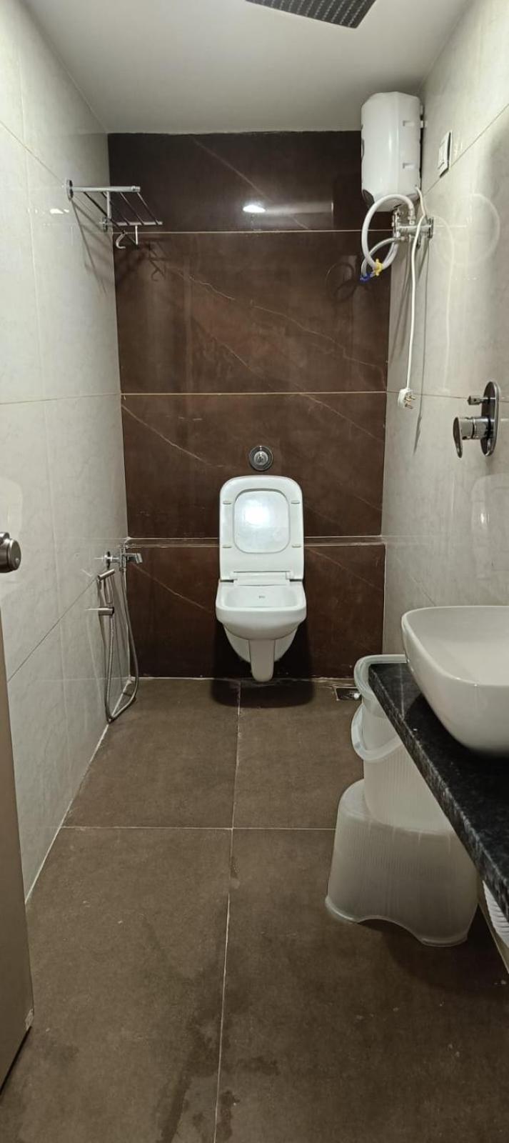 גנדהינאגר Hotel Royal Square מראה חיצוני תמונה
