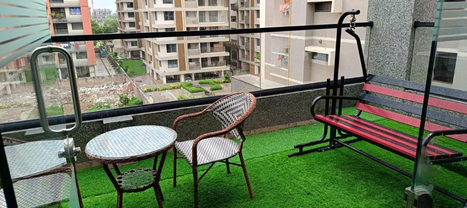 גנדהינאגר Hotel Royal Square מראה חיצוני תמונה