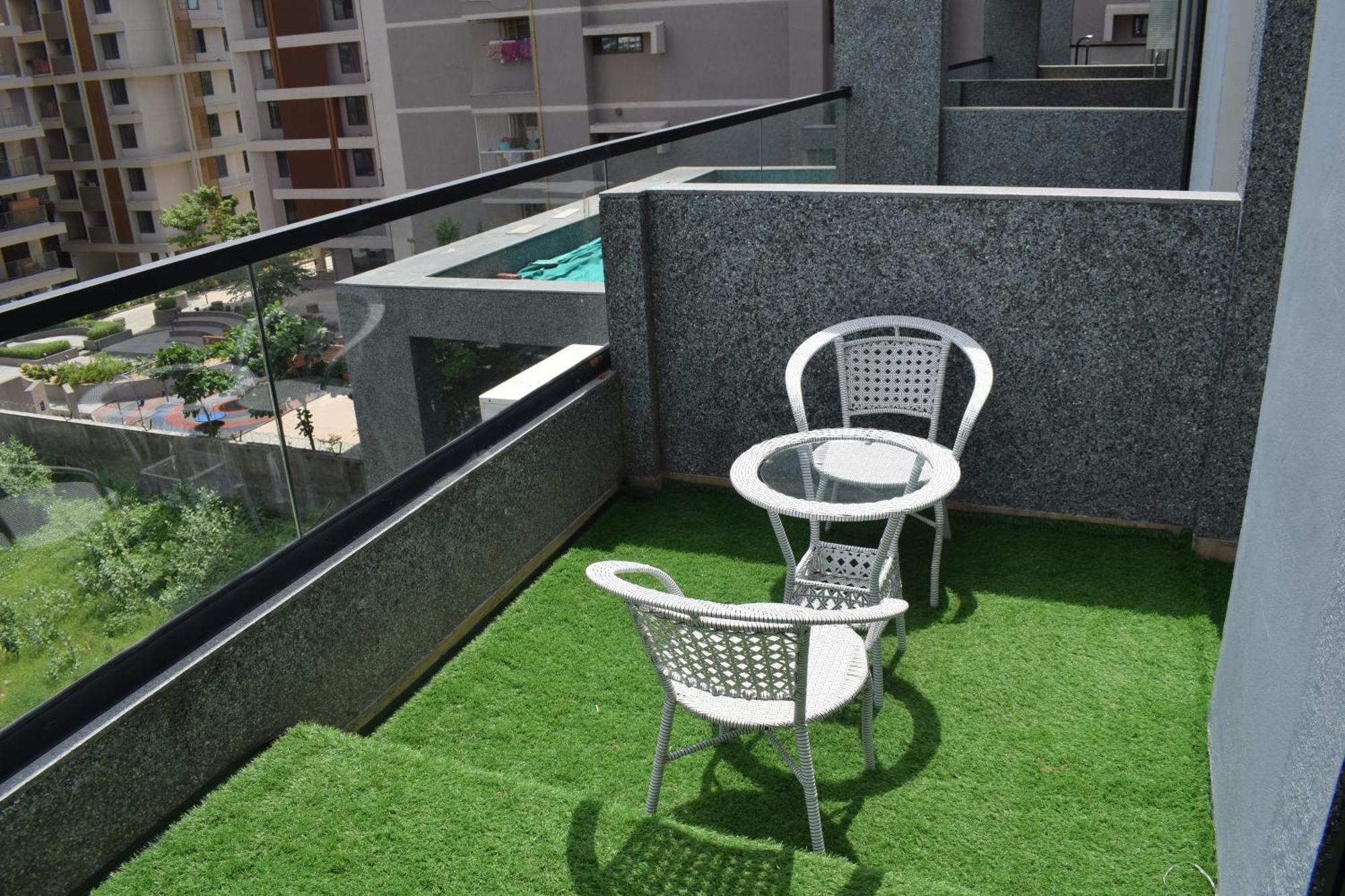 גנדהינאגר Hotel Royal Square מראה חיצוני תמונה