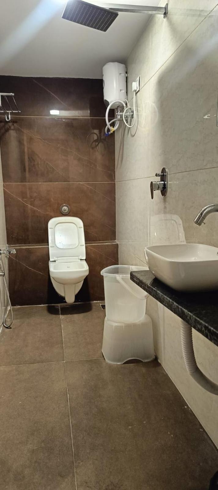גנדהינאגר Hotel Royal Square מראה חיצוני תמונה